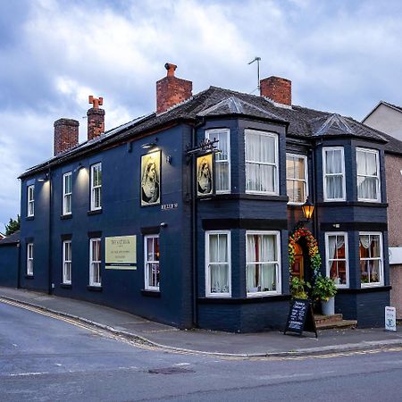The Victoria Hotel นิวคาสเซิล-อันเดอร์-ไลม์ ภายนอก รูปภาพ